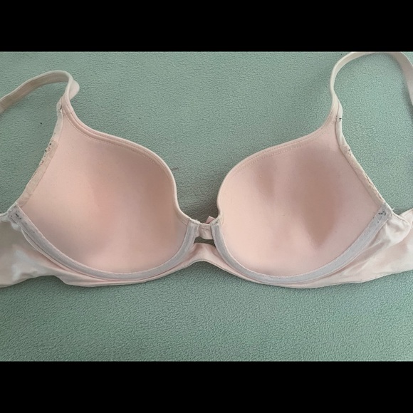 Light pink, lace t shirt bra, 32DD Victoria’s Secret - Picture 2 of 5